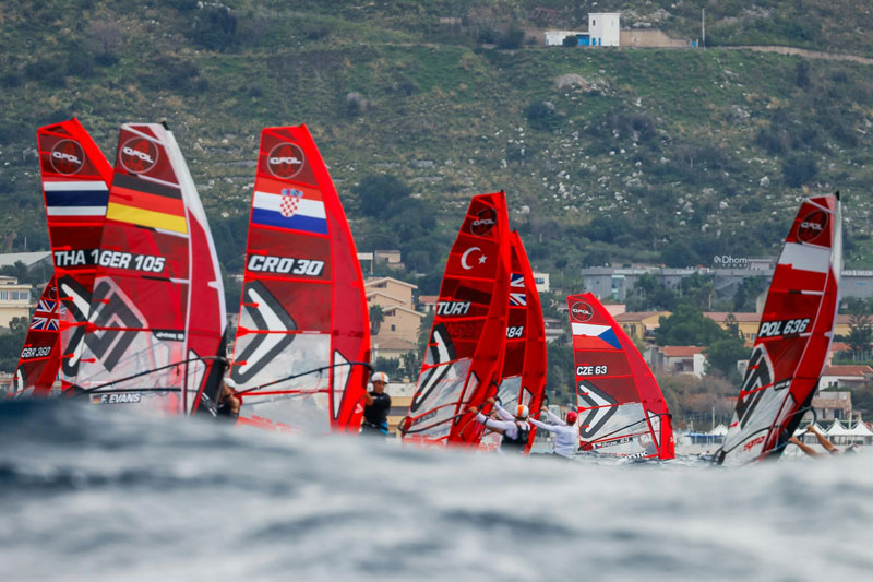 iQFOiL European Championships 2025: Große Namen, leichter Wind