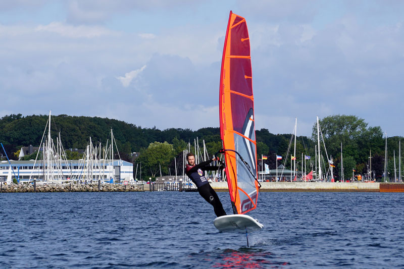 Die Windsurfklasse für Olympia 2024 testen: IQ Foil Umsteigertraining