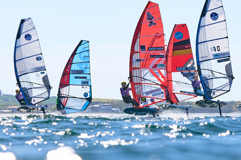 California Windsurf Cup Kühlungsborn 2026: Fabian Wolf triumphiert im Foiling-Duell