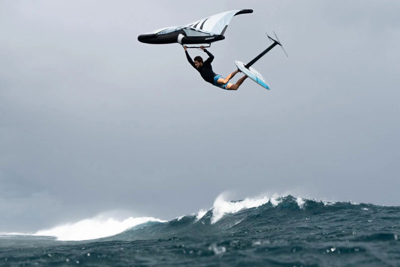Naish Neutron 2025: Kompakt-Wing für Wave, Freeride und Downwind