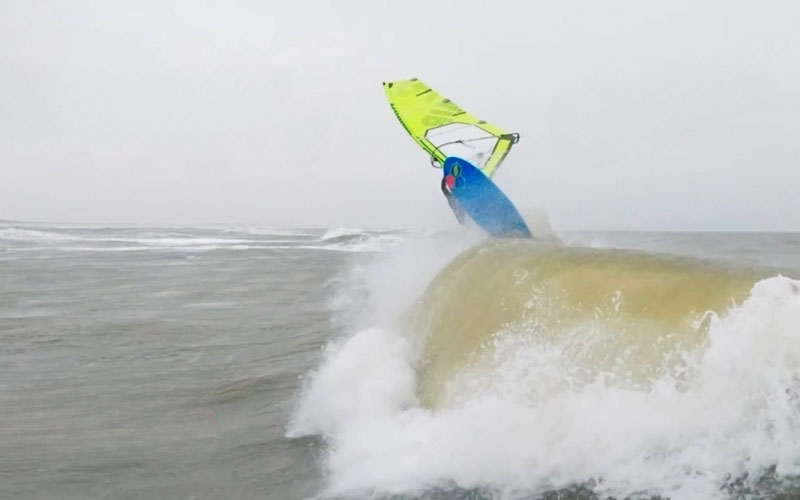 Light Winds in the Waves - Kooks on the Water