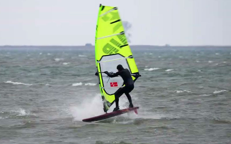 To cold to Crash - Kooks on the Water