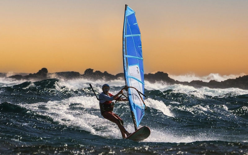 My Dad in 45 Knot Gusts! - Mario Kümpel