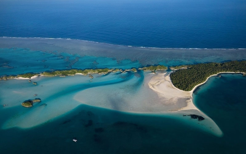 Vela: Edge of the Ocean - John John Florence