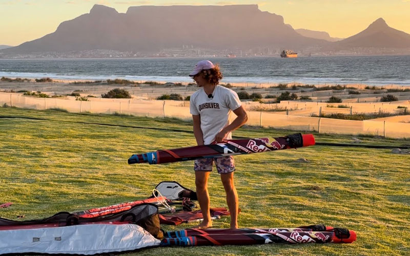 How to pack a Windsurfing Board Bag - Lennart Neubauer