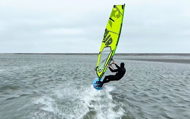 The Spot to be - Kooks on the Water
